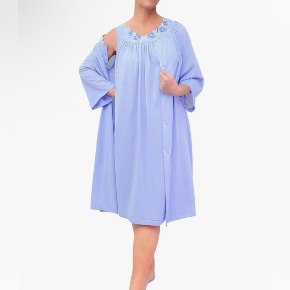 Shadowline Women's Nightgown Petals Short Nylon Gown and Robe Two Piece Set